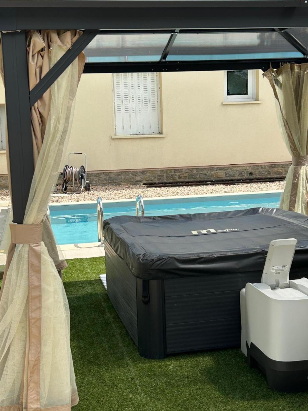 Jolie Villa Independante Climatisee 3 Chambres Tout Confort 6 Couchages, Piscine Chauffee 4 X 8 Disponible Selon Meteo De Mai A Fin Septembre, Jacuzzi 4 Places, Boulodrome Eclaire, Ping-Pong, Wifi, Proche Commerces Animaux Domestiques Sur Demande Bretenoux Ngoại thất bức ảnh